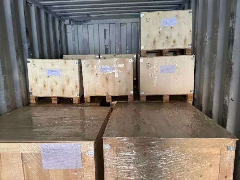 16 form Carton Jack wysłanych do fabryki w Wietnamie w celu masowej produkcji